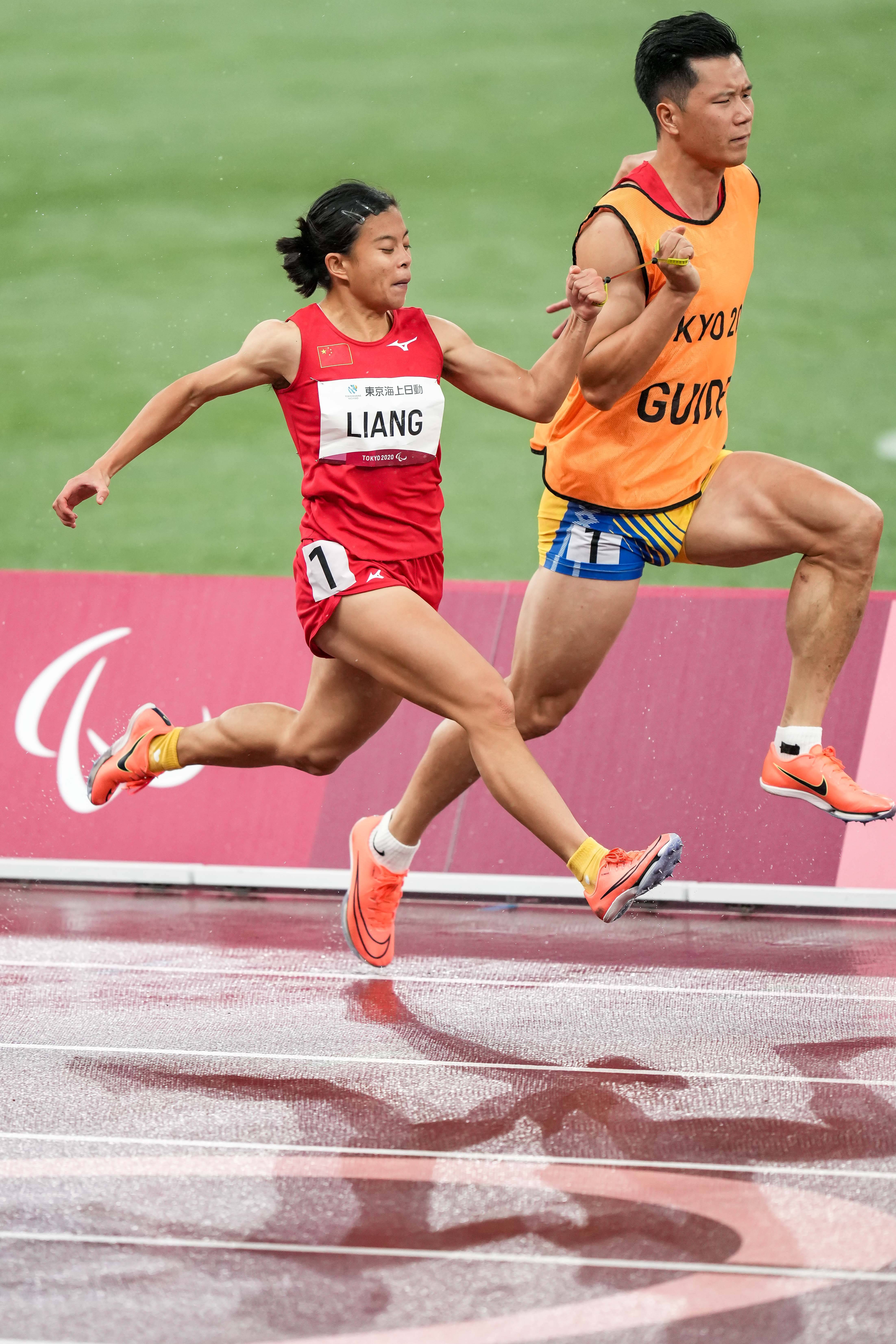 玻利维亚选手登顶田径比赛女子400米栏领先成绩